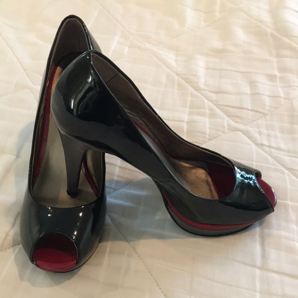 Like New Moda Black Patent Leather Peep Toe Heels - Picture 2 of 6